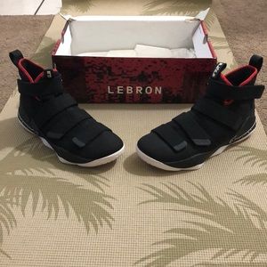 COPY - Lebron James black Nike shoes